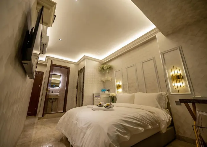 A Residence @ Between Hilton & Cititel Hotel