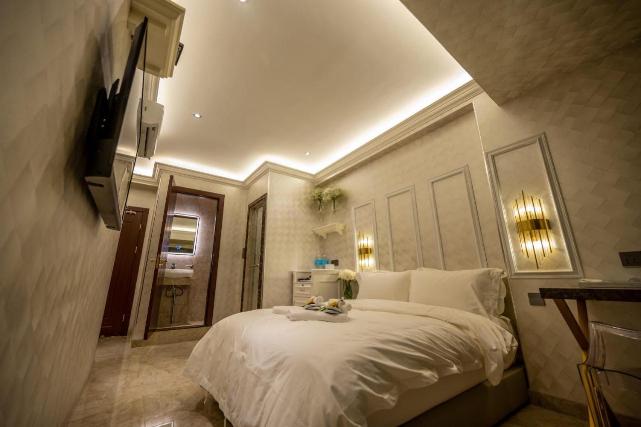 A @ Between Hilton & Cititel Hotel 4*