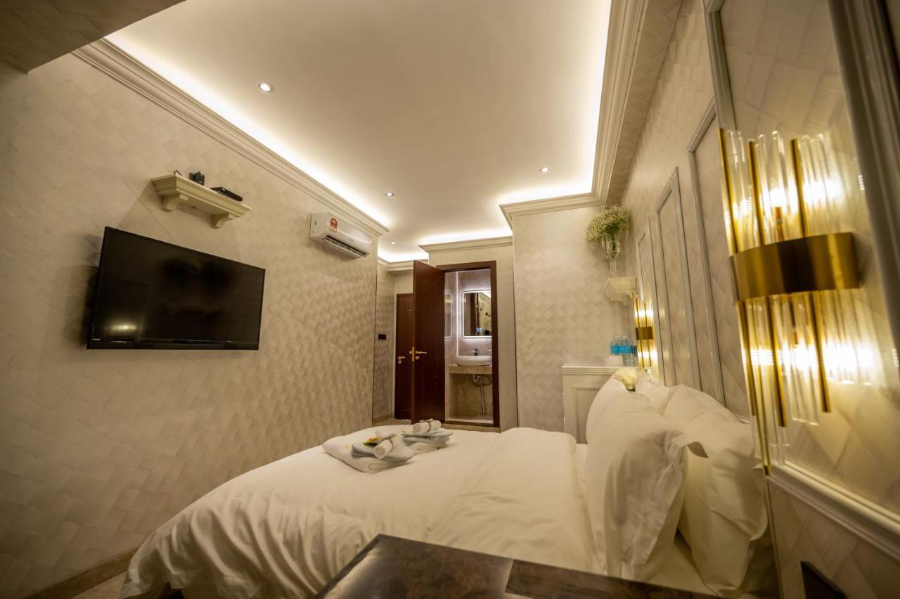 Hotel A @ Between Hilton & Cititel 4*