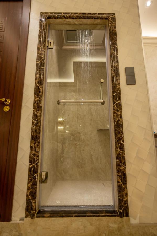 A @ Between Hilton & Cititel 4*